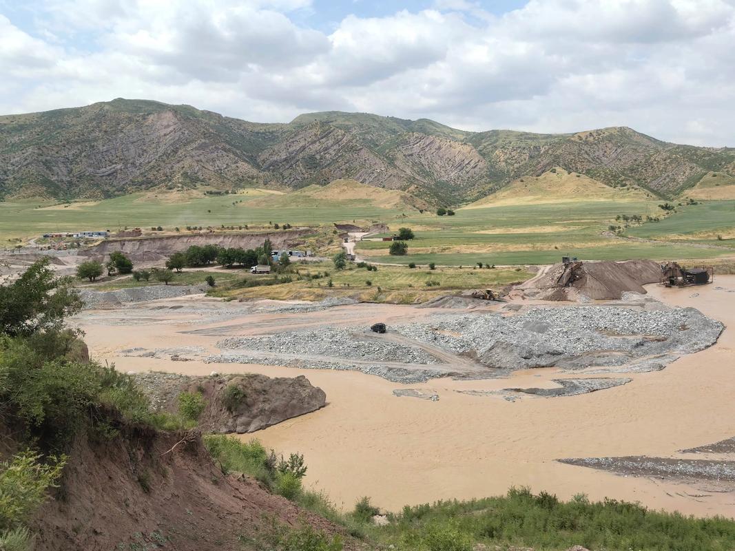 中亚塔吉克斯坦 4吨金矿储量与其矿产及化工制品产业